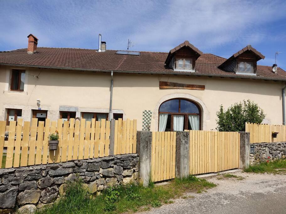 Les Cabanes De Pellier Charcier Esterno foto